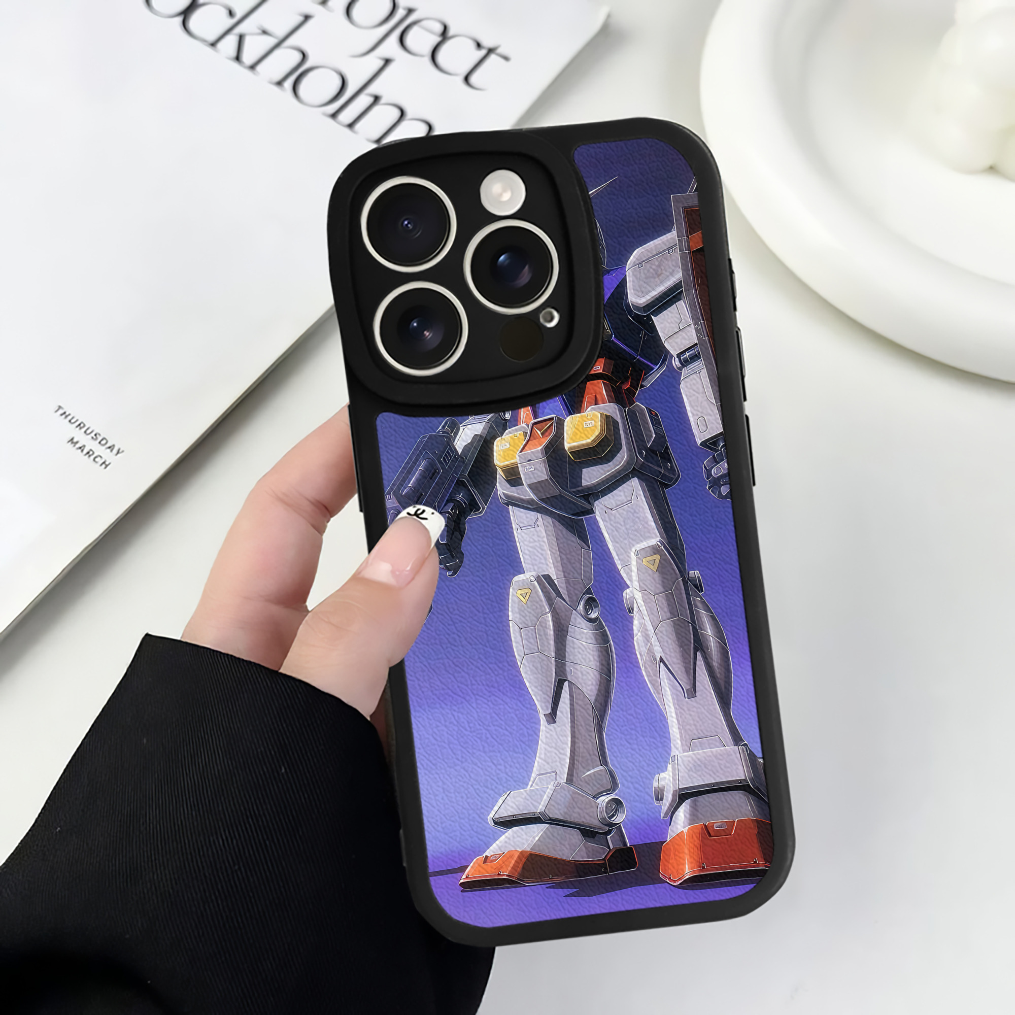 （画像用） 機動戦士ガンダム Mobile Suit Gundam 【iPhone 16シリーズ対応】シリコンスマホケース（レザー調） 材質：シリコン
